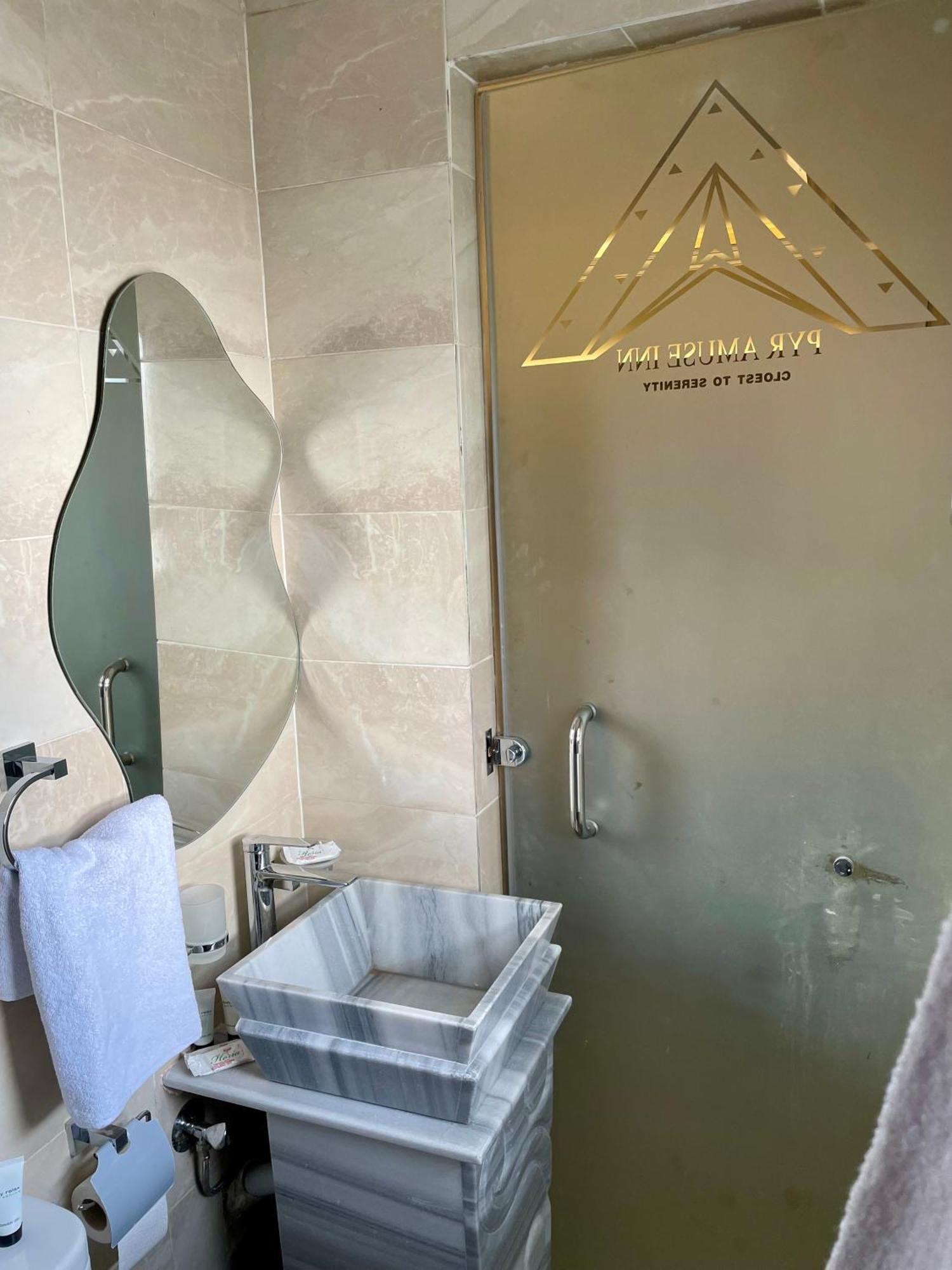 Pyramuse Inn Nazlet el Simman Bagian luar foto